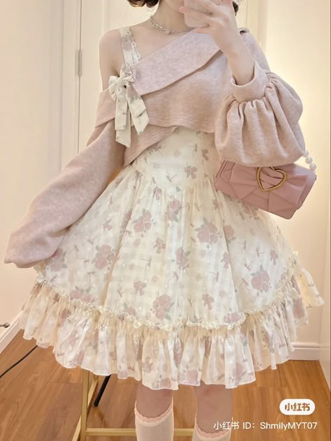 xiaohongshu • fashion blog • pink lolita • lolita fashion Cute Japanese Dresses Kawaii, Frilly Pink Outfits, Kawaii Outfit Inspiration, Cottage Core Modern Outfits, Cute Kawaii Dresses, Cute Aesthetic Fashion, Frilly Outfits Aesthetic, Cute Frilly Dresses, Cute Pink Aesthetic Outfits