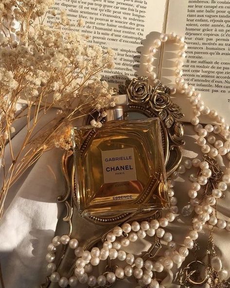 chanel || dc Light Academia Aesthetic, Cream Aesthetic, Chanel Perfume, Gold Aesthetic, Classy Aesthetic, Princess Aesthetic, Beige Aesthetic, Yellow Aesthetic, Aesthetic Pastel Wallpaper