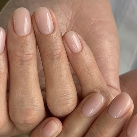 Simple Clean Manicure, Clean Gel Manicure, Chic Nails Aesthetic, Classic Manicure Short Nails, Clean Nude Nails, Nude Squoval Nails, Short Nail Extensions, Natural Nails French Tip, Natural Dip Nails