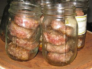 Poverty Prepping: Dry-canning Meat Meat Canning Recipes, Canning Meals, Pressure Canning Meat, Dry Canning, Canned Bacon, Canning Meat, Diy Canning, Canned Meats, Pressure Canning Recipes