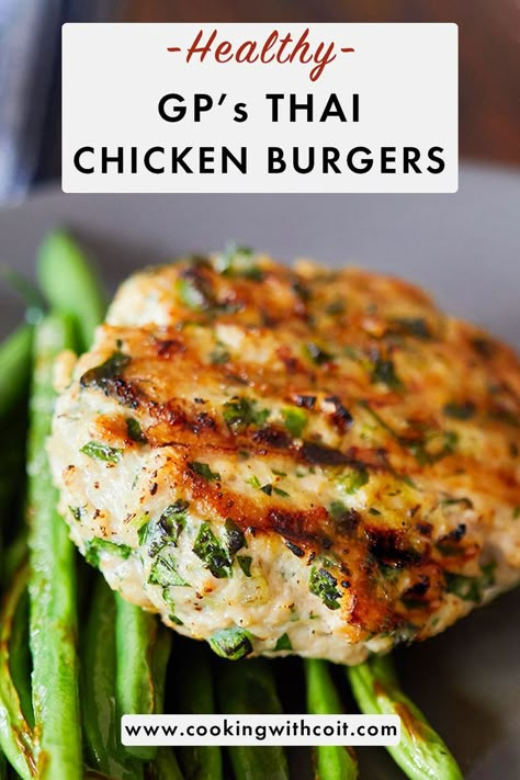 Gwyneth Paltrow Recipes, Chicken Cakes, Ground Chicken Burgers, Chicken Cake, Chicken Burgers Recipe, Healthy Mummy, Chicken Patties, Clean Plates, Thai Chicken