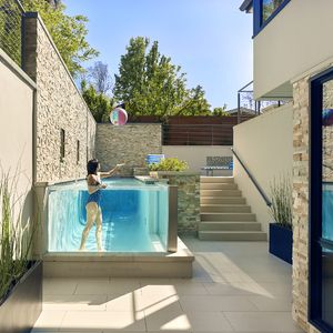 Kleiner Pool Design, Fine Homebuilding, Small Swimming Pools, Rooftop Design, Glass Pool, Small Pool Design, Small Pools, Dream Pools, Backyard Pool Designs