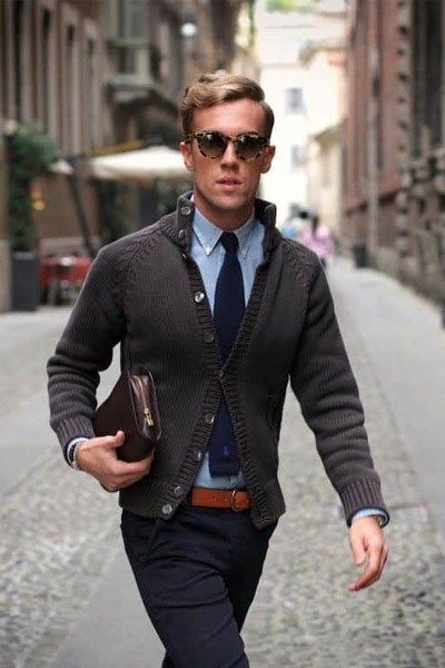 porter un cardigan homme avec une chemise et une cravate Cardigan Outfit, Mens Fashion Smart, Well Dressed Men, Gentleman Style, Men Looks, Outfit Casual, Stylish Men, Dress Codes, Mens Fashion Casual