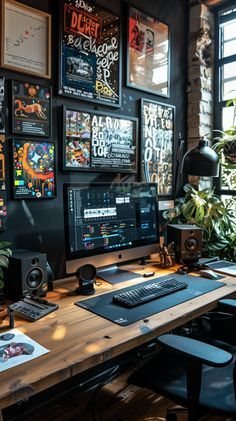 Office For Creatives, Cool Home Office Space, Dark Computer Room, Home Studio Inspiration, Desk Setup Artist, Creative Desk Setup, Graphic Designer Room, Dark Study Room, Artist Desk Setup