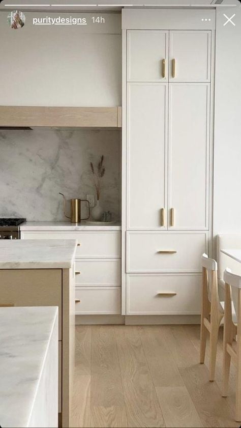 Neoclassical Interior, Shaker Kitchen Cabinets, White Kitchen Design, Shaker Cabinets, House Design Kitchen, Shaker Kitchen, Kitchen Room Design, Kitchen Inspiration Design, Trendy Kitchen