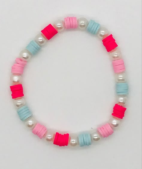 Bracelet Inspiration Clay Beads Preppy, Cute Bracelet Ideas Clay Beads Summer, Soco Bracelets, Clay Bead Bracelets With Shell, Coconut Girl Bracelets Clay Beads, Clay Bead Bracelet Blue, Preppy Clat Beads Bracelets, Cute Bracelet Ideas Clay Beads, Clay Bead Bracelet Ideas Aesthetic