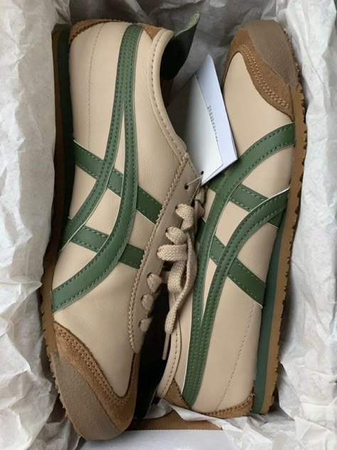 Tiger Shoes, Funky Shoes, Aesthetic Shoes, Cool Shoes, Onitsuka Tiger, Shoe Inspo, Beige Shoes, Swag Shoes, Fashion Fits