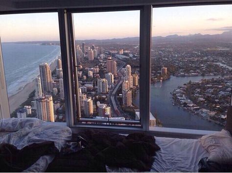 Bed Overlooking City Apartamento New York, Bedroom With A View, Apartment View, Apartment Goals, Huge Windows, Room With A View, Window View, Dream Apartment, City Living