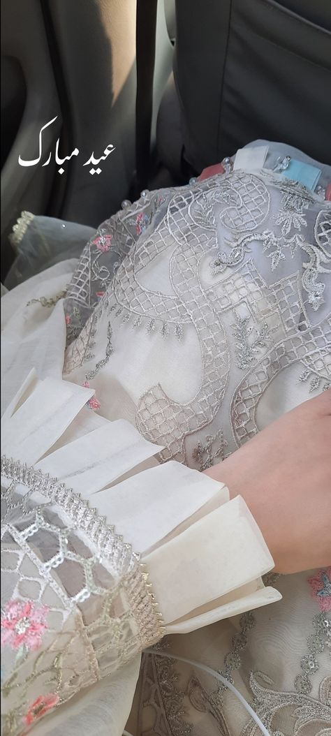 Eid Aesthetic Pictures Ideas, Eid Dresses Pakistani 2023, Eid Outfit Aesthetic Pictures, Eid Mubarak Pics Aesthetic, Eid Mubarak Aesthetic Pictures, Ramzan Aesthetic Pics, Eid Astethic Pics, Eid Mubarak Dpz For Girl, Eid Snap Streak