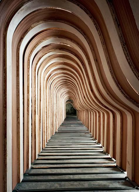 30 Astonishingly Beautiful Photos Inside the Steinway Piano Factory Steinway Piano, Architecture Materials, Satisfying Pictures, Renzo Piano, Beautiful Buildings, Amazing Architecture, New Yorker, Art And Architecture, Architecture Details