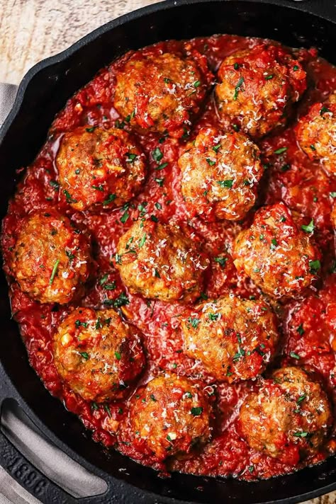 An overhead view of a large cast-iron skillet filled with Italian meatballs resting in a layer of homemade marinara sauce. Meatball Marinara Sauce, Italian Lamb Meatballs, All Beef Meatballs, Beef Italian Meatballs, Mary Berg Taco Meatball Skillet, Healthy Recipes Italian, Italian Meatball Bake, Meatballs In Red Wine Sauce, Skillet Meatballs In Marinara