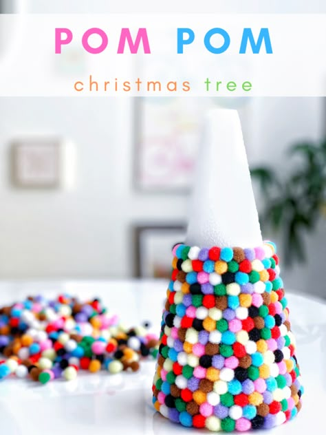 Christmas Tree Diy Craft, Pom Pom Christmas Tree, Diy Tree Topper, Pom Pom Christmas, Pom Pom Tree, Mini Pom, Craft To Make, Christmas Crafts For Adults, Christmas Crafts For Kids To Make