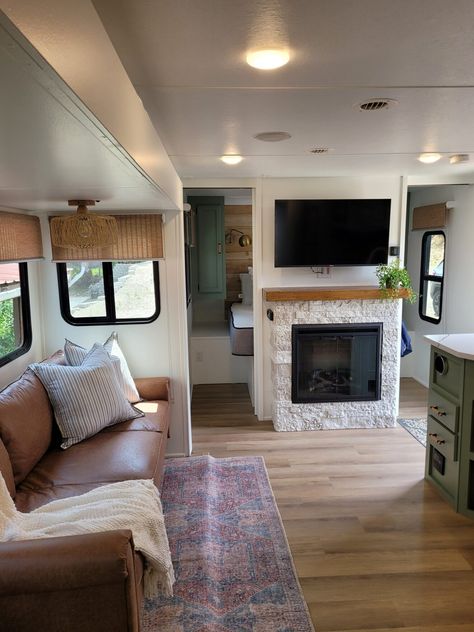 easy RV renovations Small Travel Trailer Remodel, Small Travel Trailer, Rv Living Room, Travel Trailer Decor, Rv Interior Remodel, Camper Interior Design, Small Travel Trailers, Tiny House Camper, Composting Toilets