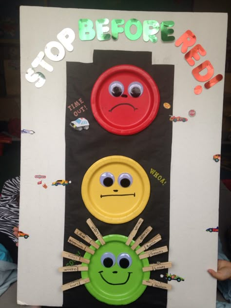 Stop light for behavior with clothes pins. "Stop before red" time out chart. Behavior Chart Preschool, Classroom Behavior Chart, Preschool Behavior, Vampire Contacts, Behavior Charts, Behavior Chart, Classroom Behavior Management, Halloween Contacts, Daycare Activities