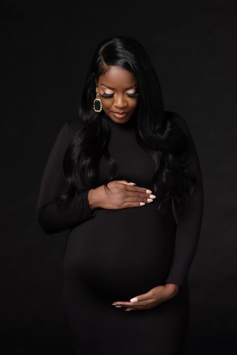 Maternity Photography Black Backdrop, Pregnant Poses Photoshoot, Black Backdrop Maternity Shoot, African American Maternity Shoot, Maternity Photo Shoot Poses Mom, Matanity Shoot, Bump Shoot Ideas, Maternity Photography Indoor Studio, Studio Maternity Shoot Black Woman