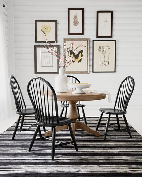 Nook Area Ideas, Kitchen Farm Table, Round Kitchen Tables, Black Kitchen Chairs, Room Decor Cottage, Luxury Dining Room Tables, Ethan Allen Dining, Cottage Dining Rooms, Cottage Dining