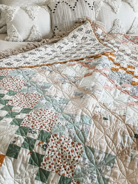 Maureen Cracknell Fabrics — Blog — Sharon Holland Designs Quilt Bed Aesthetic, Farmhouse Quilts Pattern, Patchwork Quilt Designs, Simple Vintage Quilt Patterns, Dark Colored Quilts, Quilt Bed Spread, Quilt Wall Decor, Floral Patchwork Quilt, Cottage Core Quilt Patterns