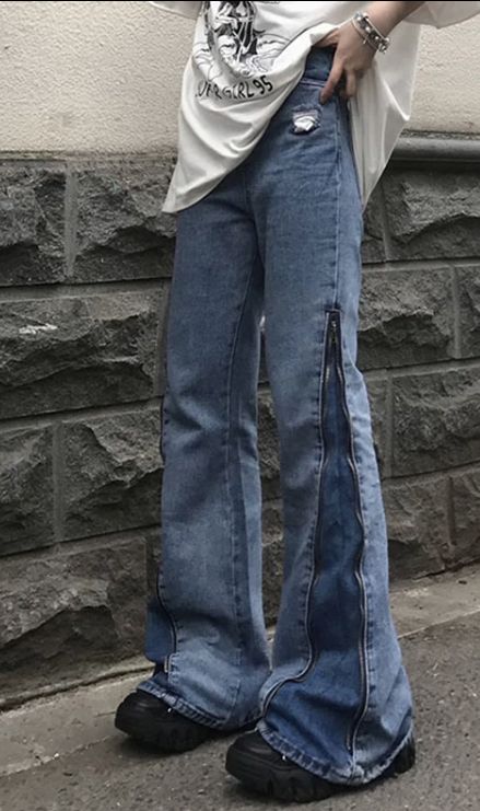 Aesthetic Bell Bottom Jeans Outfit, Two Jeans In One, Edgy Denim Outfit, Upcycle White Jeans, How To Make Bell Bottom Jeans Diy, Upcycle Jeans Refashioning, Cool Jeans Diy, Jeans Transformation Ideas, Patchwork Pants Diy