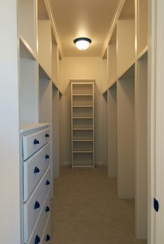 long narrow closet ideas - Google Search Narrow Master Closet, Narrow Walk In Closet Ideas, Long Narrow Closet, Narrow Closet Organization, Narrow Walk In Closet, Master Closet Layout, Narrow Entrance, Walk In Closet Ideas, Narrow Closet