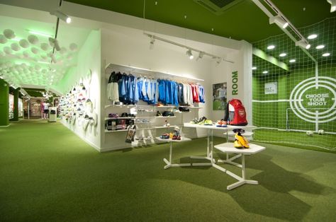 » Hat Trick store by Vitale, Alloza – Spain Football Interior Design, Sport Shop Interior Design, Sport Museum, Tennis Academy, Tennis Store, Wilson Tennis, Football Shop, Retail Space Design, Store Interior Design