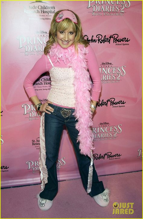 ashley tisdale Up Carl Y Ellie, 00s Party, 00s Mode, 2000s Vibe, 2000s Party, 2000s Outfit, 2000s Fashion Trends, Casual Attire For Women, Estilo Hippy