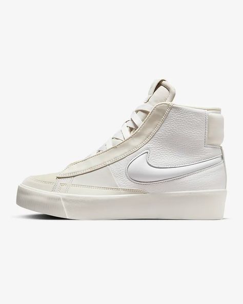 Nike Blazer Mid Victory Women's Shoes. Nike.com Nike Blazer Mid Women, Nike Blazer Mid Victory Outfit, Nike Blazer Mid Victory, Blazers Shoes, Nike Boots, Nike High Tops, Nike High, Nike Blazer Mid, Nike Models