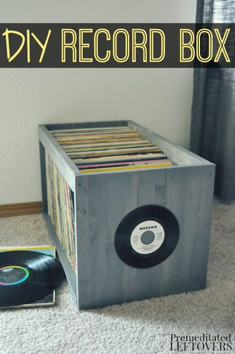 Looking for a way to organize records? Use this DIY Record Box Tutorial to create an attractive organization method for records! This simple yet heavy duty box is perfect for storing all of your records in your home.The open design idea also allows you to flip through albums with ease. Vinyl Record Storage Diy, Lp Regal, Record Album Storage, Diy Record, Record Box, Small Bedroom Organization, Record Boxes, Album Storage, Lp Storage