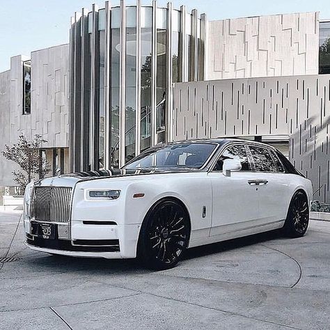 Rate 1-100 this Phantom 🔥 Picture by @rdbla Luxury Quote, Penthouses Luxury, Breakfast Luxury, Luxury Breakfast, Rolls Royce Black, Rolls Royce Car, Roll Royce, Luxury Ideas, Bathrooms Luxury