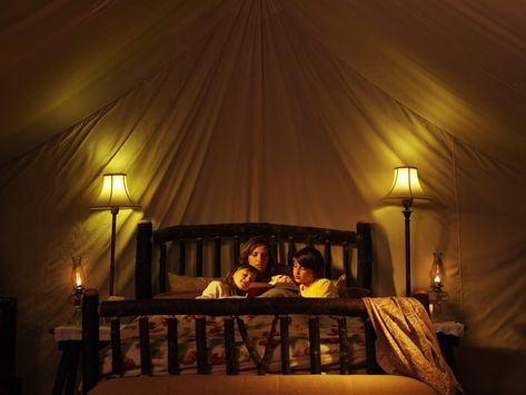 Transforming your room into a Moroccan-style Bedouin tent creates a luxurious and exotic space. Cozy Plant Room, Tented Ceiling, Lighting Ceiling Design, Arabic Tent, Tent Bedroom, Bedroom Diy Projects, Bunker Ideas, Peach Room, Basement Movie Room