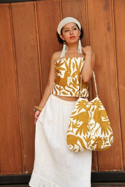 Hold otomi hand embroidered handbag. Gold otomi corset to match.   Mexican embroidery Outfit Mexicano, Safari Outfit, Canvas Bag Design, Mexican Textiles, Mexican Embroidery, Mexican Fashion, Quilted Clothes, Embroidered Handbag, Mexican Outfit