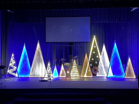 Christmas Theatre Decoration, Snowflake Stage Design, Christmas Decor Ideas Stage, Modern Christmas Stage Design, Stage Decoration For Christmas, Christmas Tree Stage Design, Stage Decor Christmas, Nativity Parade Float, Holiday Gala Decor