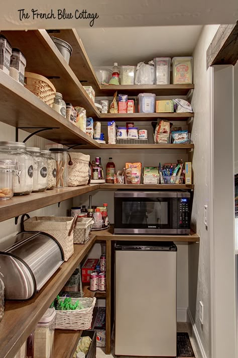 Pantry Shelves With Brackets, Shelving Pantry Ideas, Under Stair Pantry, Understairs Pantry, Under The Stairs Pantry, Pantry Under The Stairs, Pantry Organizing Ideas, Barcelona Kitchen, Stairs Pantry