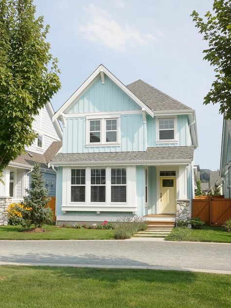 Blue House Yellow Front Door, Blue Beach House Exterior, Light Blue House Exterior, Blue Siding House, Light Blue House, Exterior Beach House, Yellow House Exterior, Yellow Front Door, Light Blue Houses