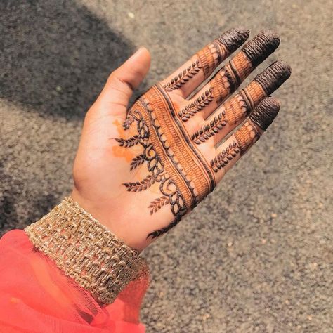 Finger Mehndi Style, Front Hand Mehndi Design, Front Hand Mehndi, Kitchen Indian, Palm Mehndi Design, Hand Mehndi Design, Mehndi Designs For Kids, Mehndi Design Pictures, Simple Mehndi Designs Fingers