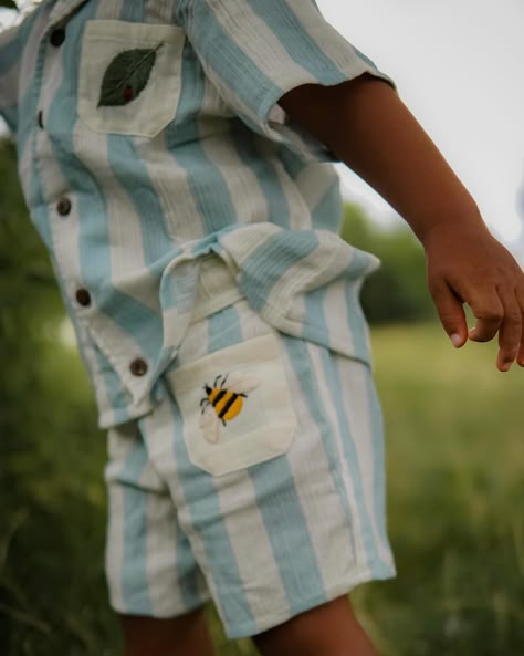 🍀🐞 LADYBIRD CHARM 🐞🍀 Our fun, gender-neutral set is perfect for breezy days! Featuring a light button-up shirt and shorts with embroidered ladybugs 🐞 and bees 🐝 on the pockets. A playful touch for every adventure! 💙✨ . . . #shirleybredal #luxurybabywear #organickids #kidsinstafashion #kidsfashionbook #kidsstyleinspo #kidsstylishoutfits #babystyles #toddlerfashioninsta #toddlerfashions #organickidswear #organickidsclothes #organicbabyclothes #babyboyoutfits #babygirloutfits #babyoutfitideas... Childrenswear Trends, Miniature Wardrobe, Neutral Kids Clothes, Kid Reference, Zara Baby Boy, Baby Summer Clothes, Gender Neutral Kids Clothes, Gender Neutral Outfits, Magic Kids