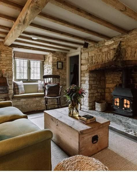 Irish Living Room, Cottage Interiors Living Rooms, Scottish Cottage Interior, Stone Cottages Interior, Irish Farmhouse, Italian Style Home, Cottage Lounge, Cottage House Interior, English Cottage Interiors