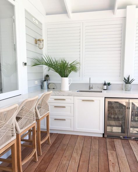 BEACH HOUSE H2O (@beachhouse_h2o) • Instagram photos and videos Kitchen With Shutters, Alfresco Ideas Australia, Outdoor Living Kitchen, Outdoor Bbq Area, Indoor Outdoor Kitchen, Outdoor Bbq Kitchen, Outdoor Living Design, Bbq Kitchen, Three Birds