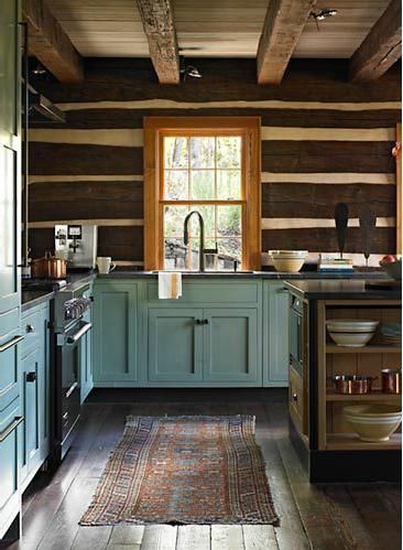 love an antique persian rug in the kitchen Rustic Cabin Interior, Rustic Cabin Kitchen, Log Cabin Kitchens, Dapur Rustic, Rustic Home Interiors, Cabin Kitchens, Cabin Interiors, Cabin Living, Log Cabin Homes