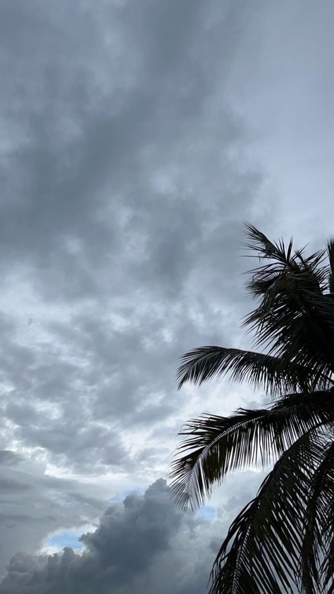 Rainy Sky Pictures, Asthetic Pics For Instagram Story, Morning Sky Pictures, Aesthetic Cloud Pics, Morning Asthetic Picture, Random Sky Pics, Aesthetic Morning Snap, Aesthetic Raining, Monsoon Sky