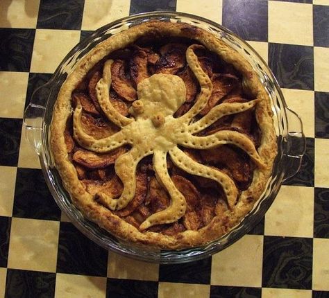 Octopus pie Octopus Pie, Pie Crust Designs, Dessert Halloween, Sweet Pie, Savory Pie, Cake Boss, Sweet Savory, Pie Crust, Cute Food