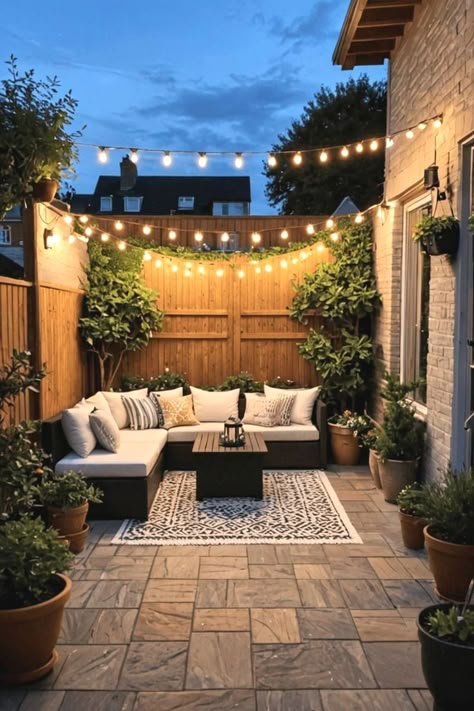 Cozy Outdoor Patio Ideas, Neutral Patio Decor Ideas, Cozy Backyard Ideas, Cozy Patio Ideas, Patio Ideas Townhouse, Back Patio Decorating Ideas, Patio Oasis, Small Patio Ideas, Small Patios