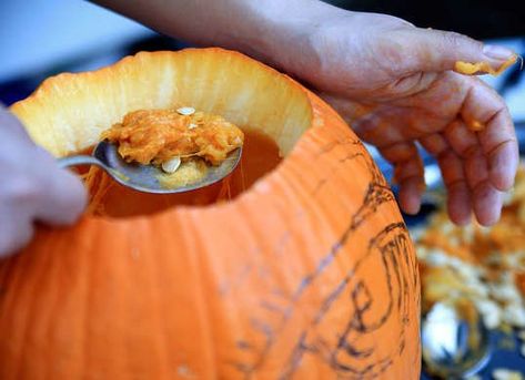 Carve Pumpkin with Ice Cream Scoop Pumpkin Carving Tips, Pumpkin Guts, Curry Stew, Pumpkin Curry, Cooking Pumpkin, Growing Pumpkins, Sugar Pumpkin, Halloween Pumpkins Carvings, Pumpkin Faces