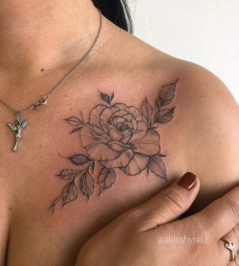 Rose Thigh Tattoos Women, Feminine Shoulder Tattoos, Tattoo Artist Tattoo, Small Chest Tattoos, Small Shoulder Tattoos, Rose Tattoos For Women, Bone Tattoos, Tattoos For Women Flowers, Artist Tattoo