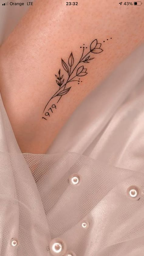 Tato Henna, Petite Tattoos, Inspiration Tattoos, Mother Tattoos, Small Hand Tattoos, Classy Tattoos, Discreet Tattoos, Subtle Tattoos, Tattoos For Daughters