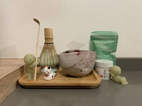 Matcha Set Up, Apartment Arrangement Ideas, Apartment Setup Ideas, Cool Girl Bedroom, Matcha Corner, Matcha Station, Matcha Bars, Matcha Girl, Matcha Cafe