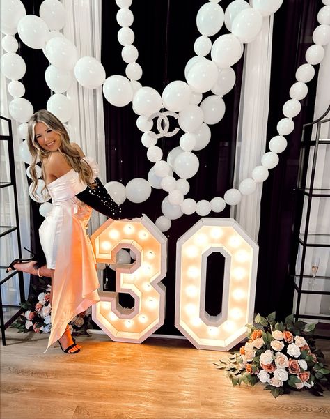 Chanel Party Backdrop, Chanel 30th Birthday Ideas, Chanel Dinner Party, Chanel Number 5 Birthday Party, Chanel Balloon Garland, Chanel No 40 Birthday, Chanel 50th Birthday Party Ideas, Chanel No 30 Party Birthday, Coco Chanel Birthday Party Decorations