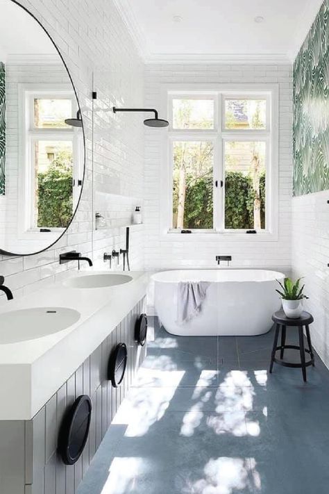 Narrow Bathroom Layout, Long Narrow Bathroom, Narrow Bathroom Designs, Long Bathroom, Bathroom With Tub, Narrow Bathroom, Scandinavian Bathroom, Sopot, Upstairs Bathrooms