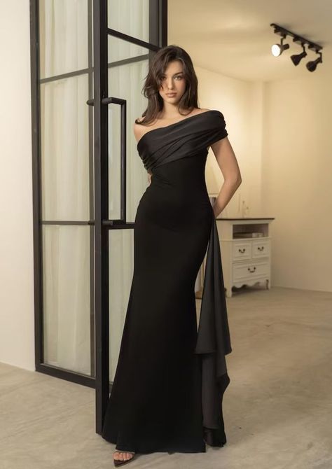 Mafia Gril, Dress Classy Elegant, Mafia Dress, Slim Long Dress, Black Dresses Classy, Dresses Formal Elegant, Sleeveless Long Dress, Gala Dresses, Fashion Mistakes