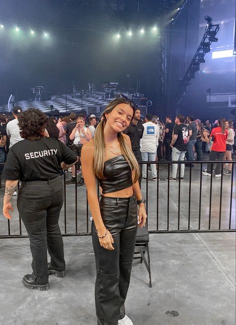 concert outfit | 2022 concert | machine gun kelly | leather outfit | leather pants Concert Outfit Lil Tjay, George Ezra Concert Outfits, Concert Outfit Ideas Rauw Alejandro, Jcole Concert Outfit, Macklemore Concert Outfit Ideas, A Boogie Wit Da Hoodie Concert Outfit Ideas, Mike Sherm Concert Outfits, Concert Outfit 21 Savage, Concert Outfits Drake