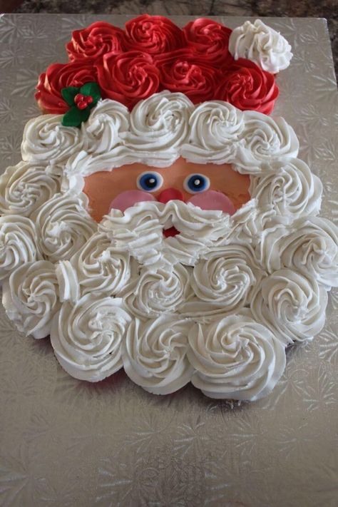 Christmas Cupcake Cake, Santa Cupcakes, Torte Creative, Pull Apart Cupcake Cake, Pull Apart Cake, Pull Apart Cupcakes, Torte Cupcake, Holiday Cupcakes, Beautiful Cupcakes